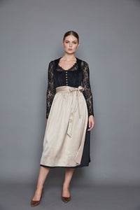 Ein traditioneller Traum in Schwarz! Unser Dirndl „München“ mit elegantem Samtmieder und knitterarmem Rock kann mit verschiedenen Schürzen und Blusen sehr abwechslungsreich kombiniert werden. 